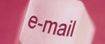 na różowym tle napis e-mail