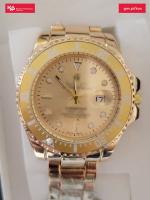 elegancki zegarek w pudełku