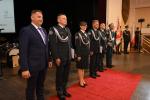 Grupa odznaczonych funkcjonariuszy SCS