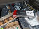 Kilkanaście opakowań papierosów różnych marek