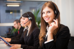 Pracownicy call center odpowiadający na telefony podatników